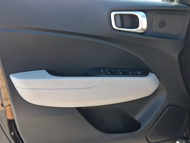 Certified 2025 Hyundai Venue SEL FWD image 12