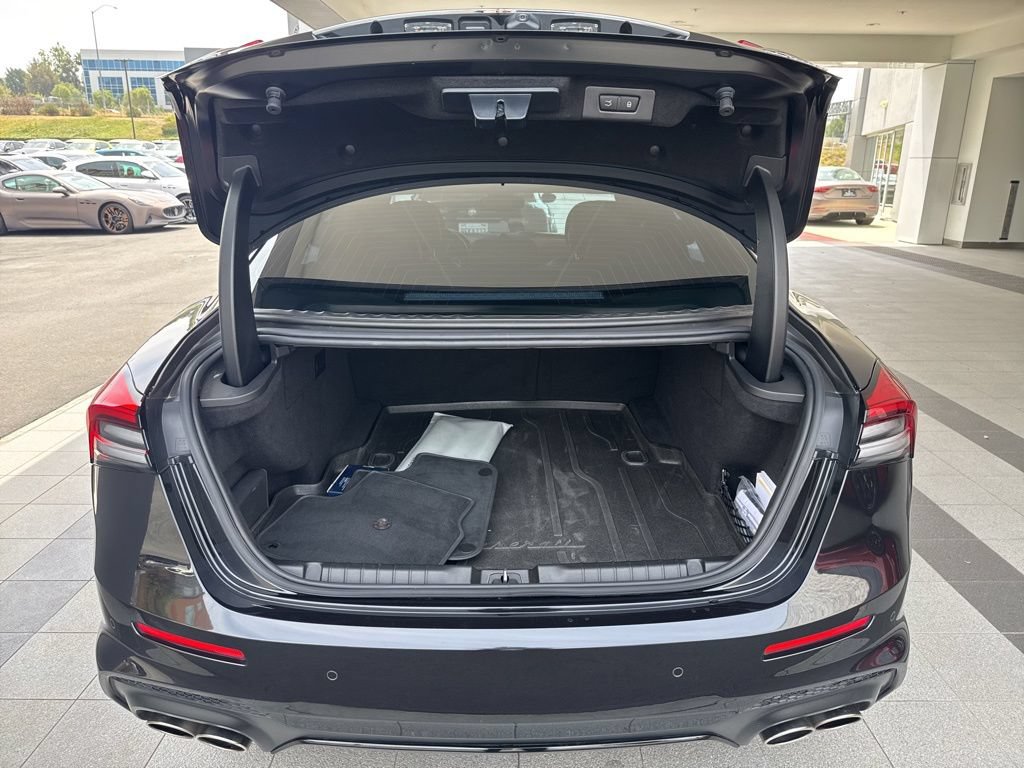 Certified 2023 Maserati Ghibli Modena Q4 AWD/4WD image 11