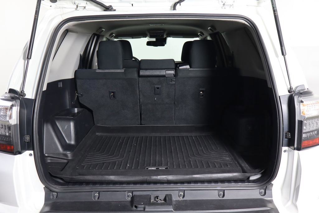 Used 2020 Toyota 4Runner SR5 AWD/4WD image 16