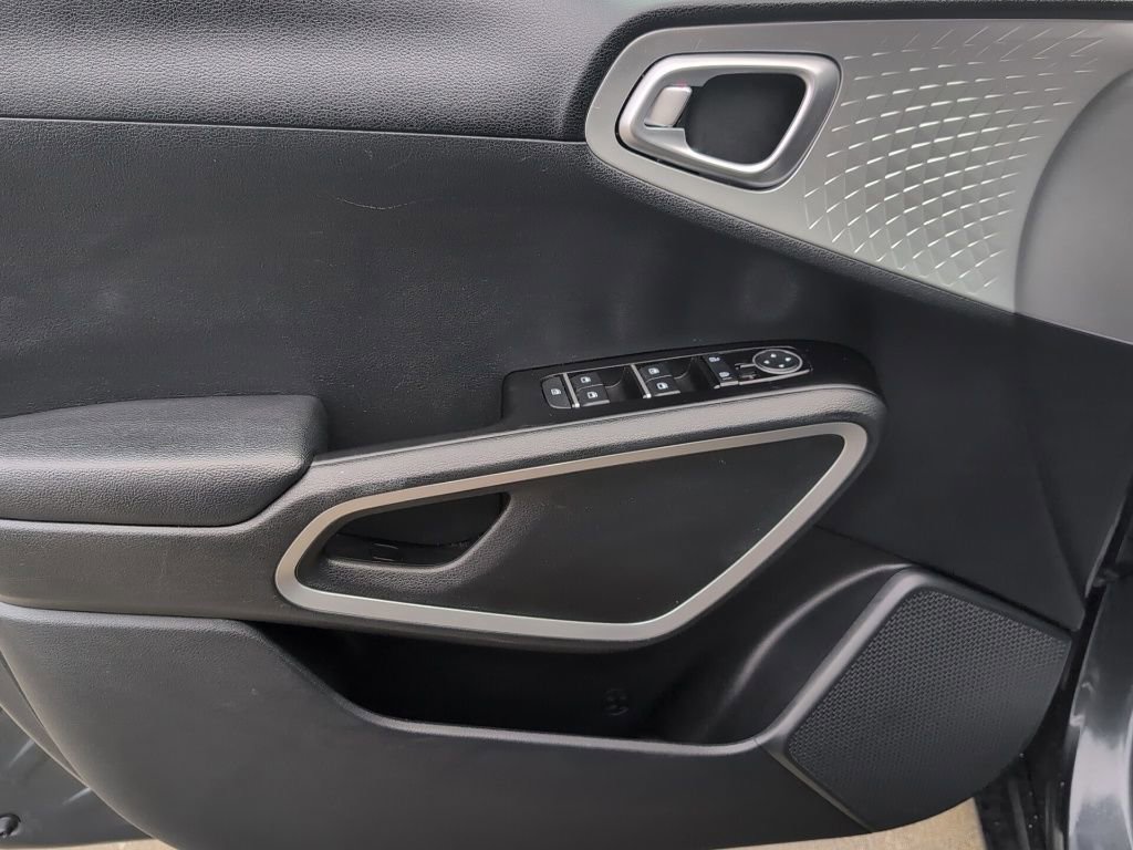 Used 2024 Kia Soul LX w/ Option Group 015 image 16