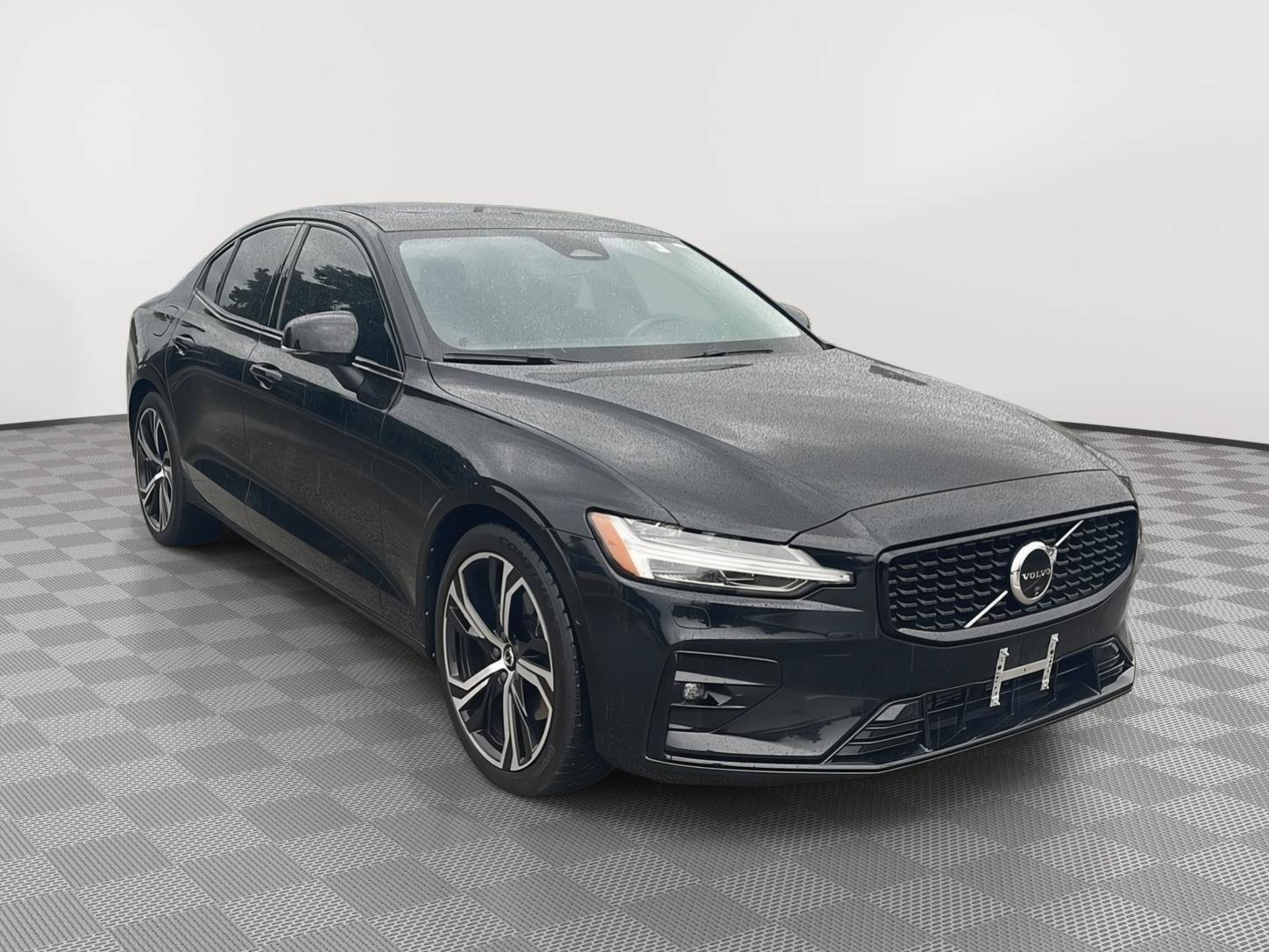 Used 2025 Volvo S60 B5 Plus AWD/4WD image 4