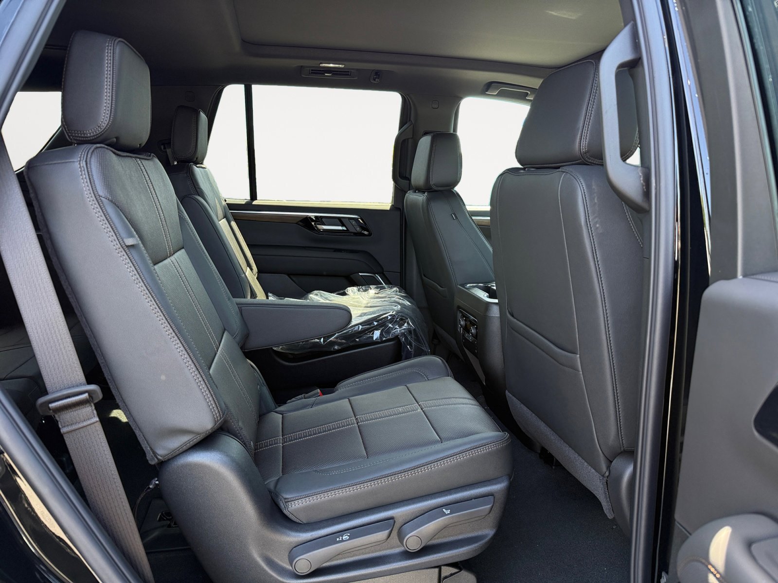 New 2026 Chevrolet Tahoe High Country AWD/4WD image 18