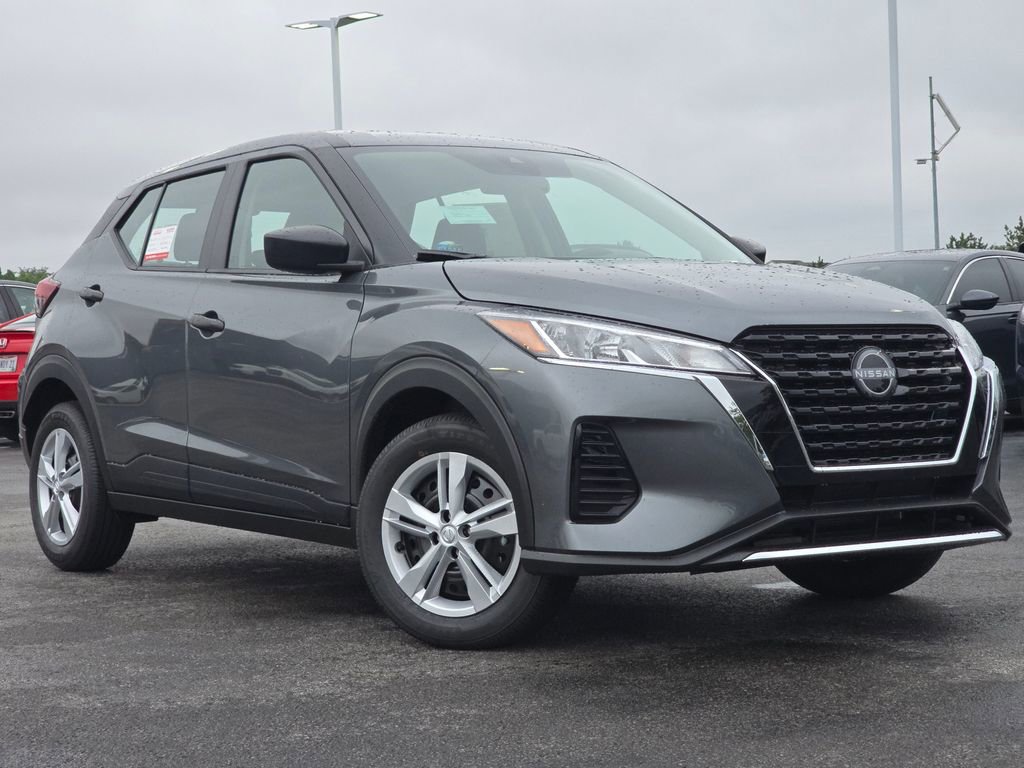 New 2025 Nissan Kicks Play S