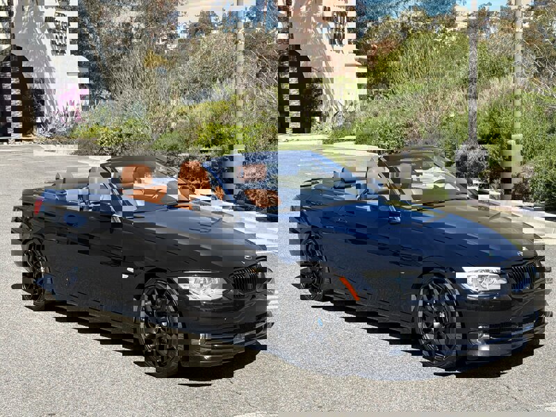 Used 2011 BMW 335i Convertible image 8