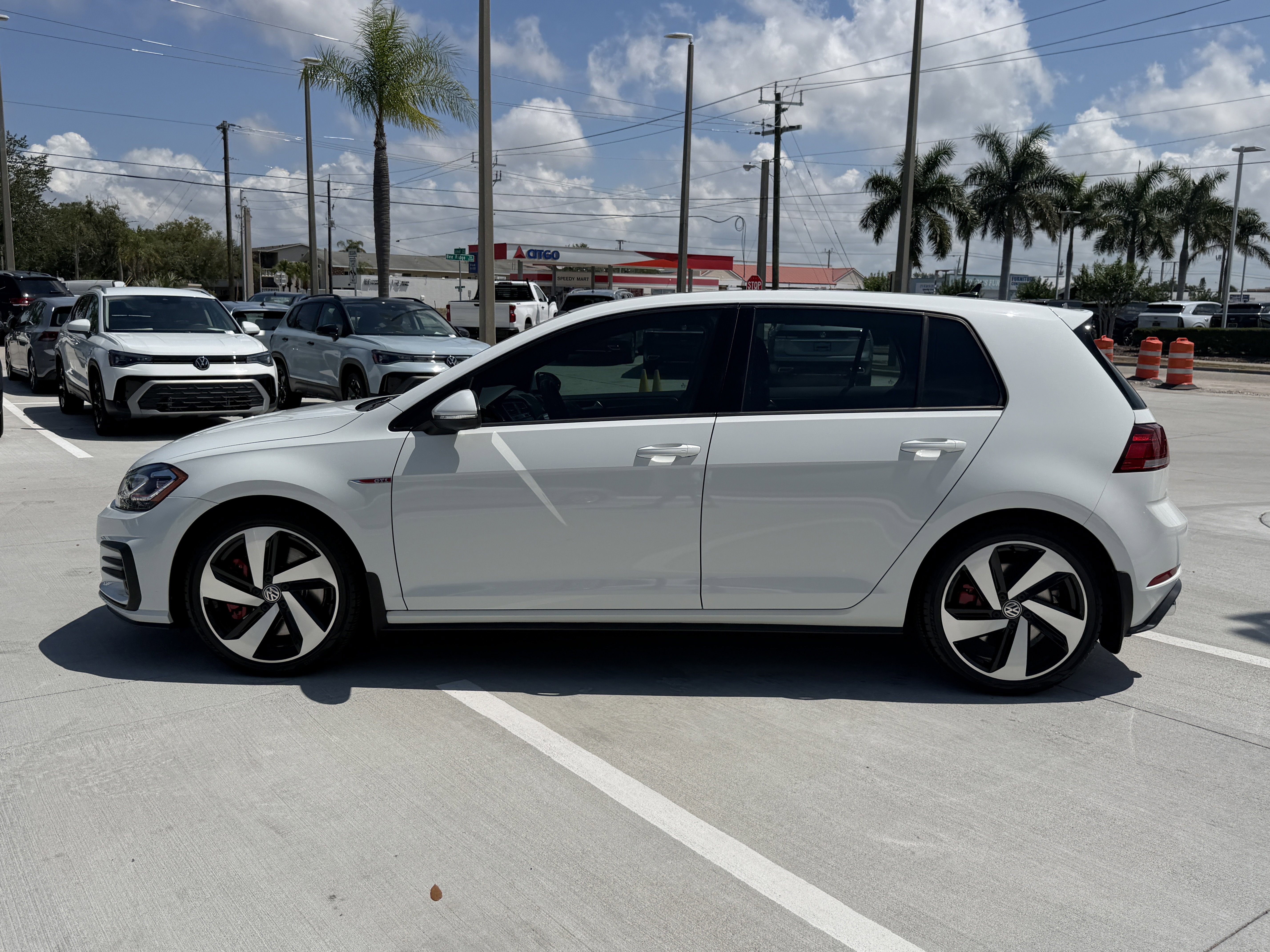 Used 2018 Volkswagen GTI SE FWD image 6