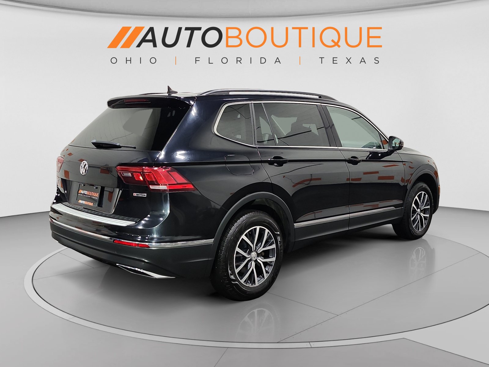 Used 2020 Volkswagen Tiguan SE w/ Panoramic Sunroof Package AWD/4WD image 5