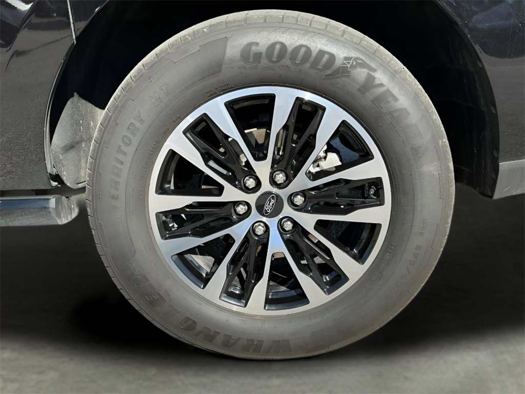 Certified 2025 Ford Expedition Max Platinum image 26