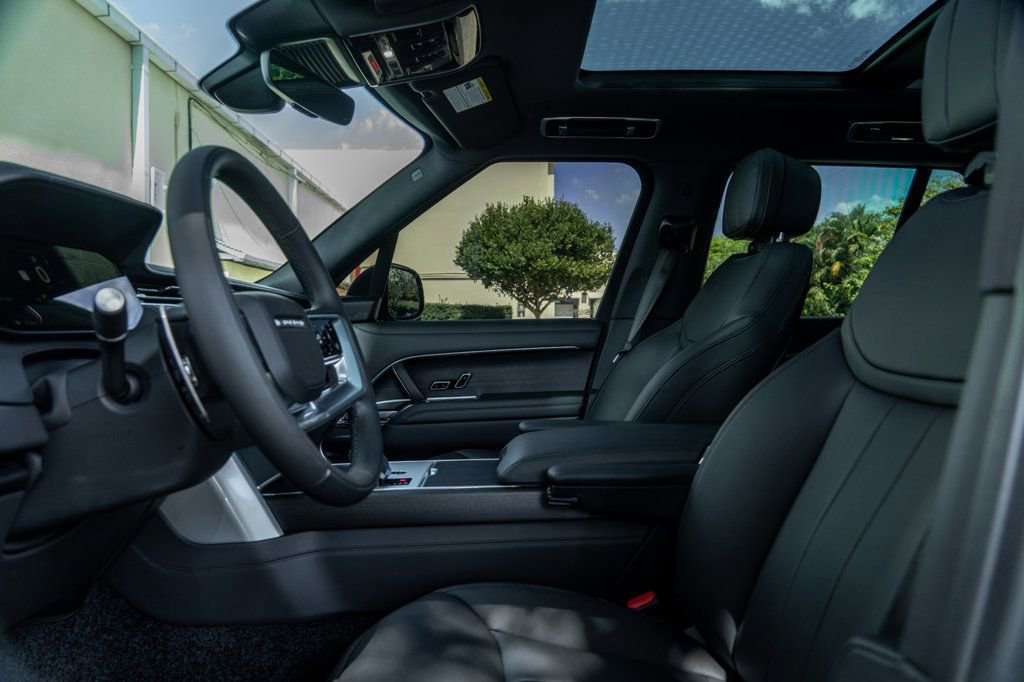 Used 2026 Land Rover Range Rover SE image 14