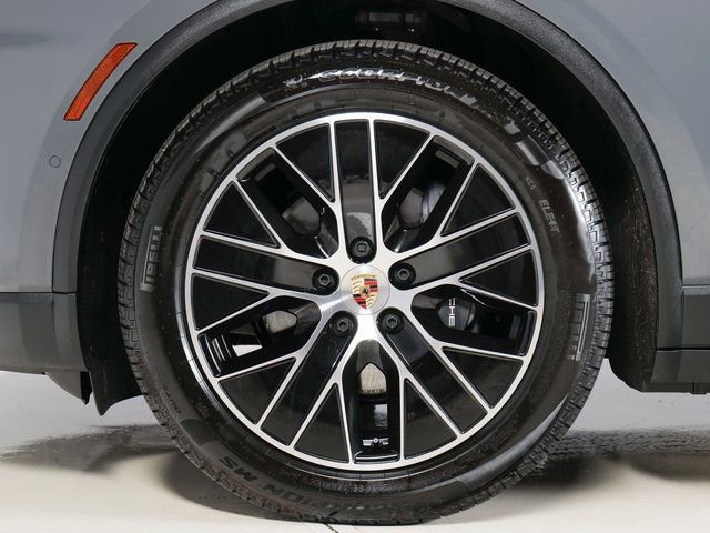 Certified 2025 Porsche Macan 4 Electric image 34