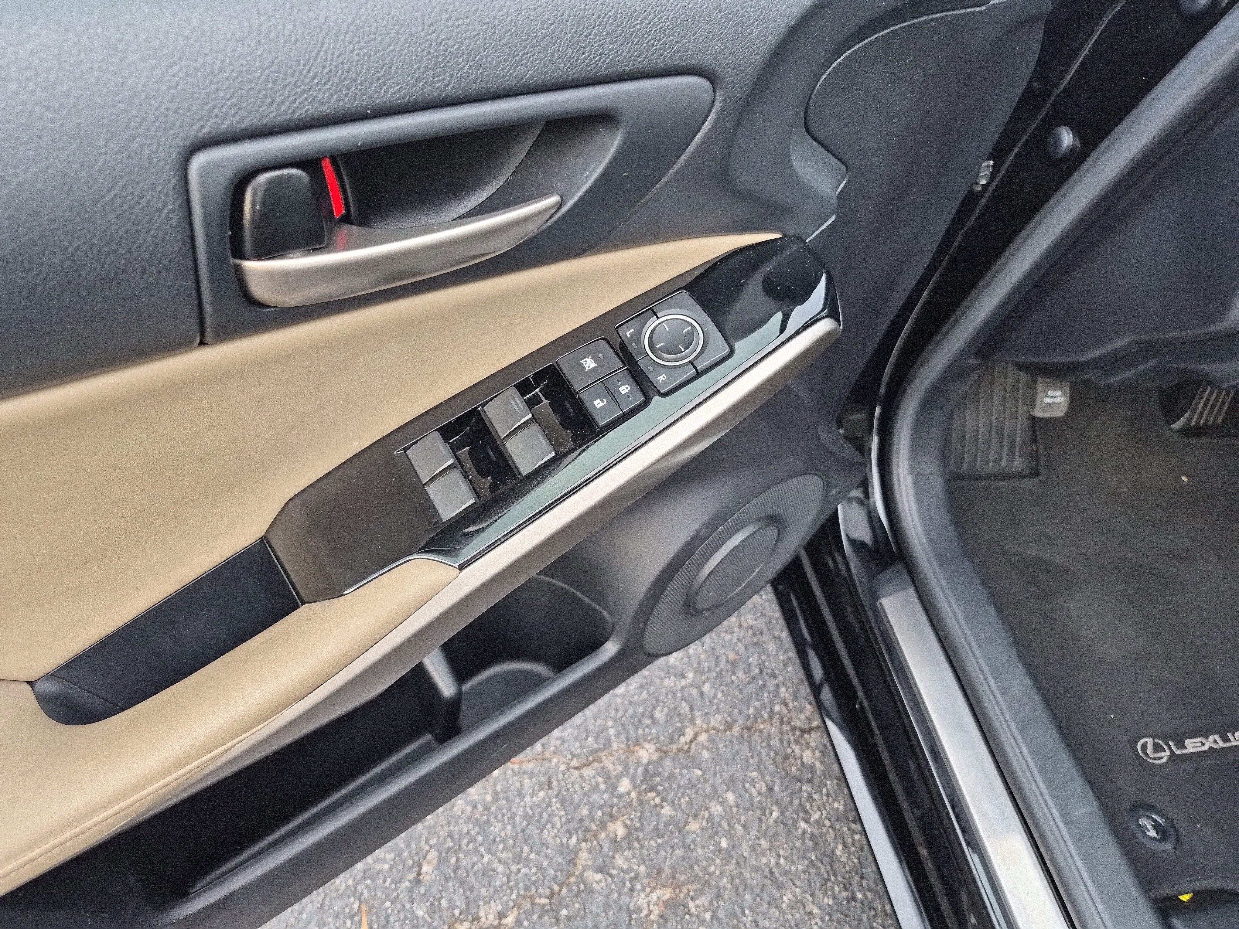 Used 2020 Lexus IS 300 image 11