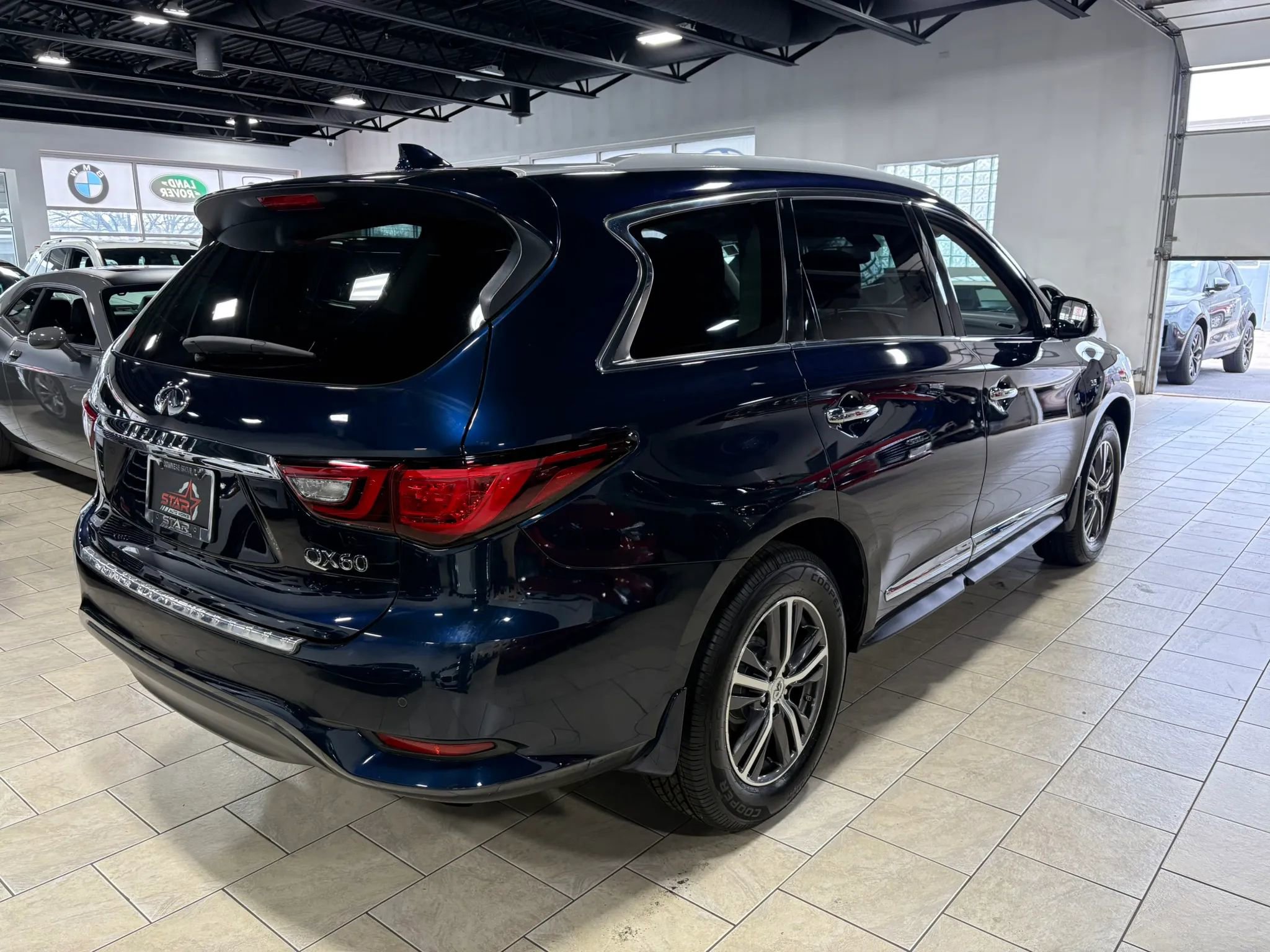 Used 2018 INFINITI QX60 AWD w/ Premium Plus Package image 17