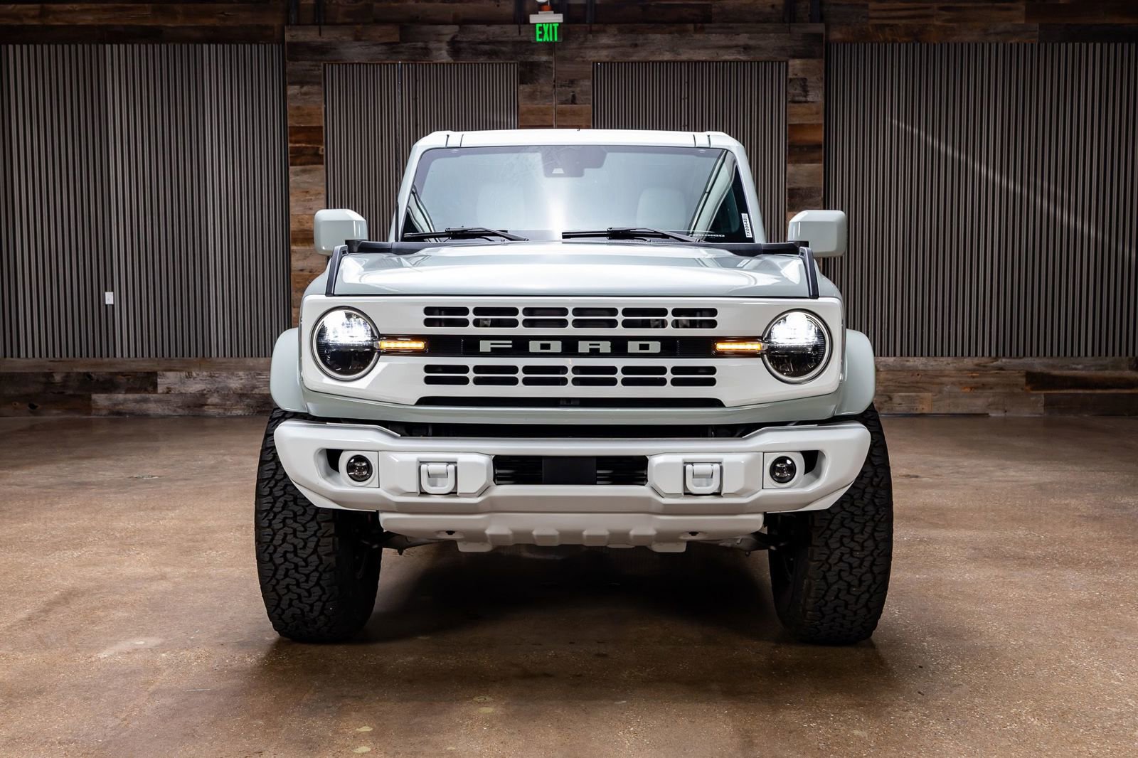 Used 2023 Ford Bronco Heritage Edition AWD/4WD image 2