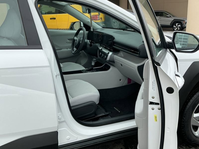 Certified 2026 Hyundai Kona SE image 9