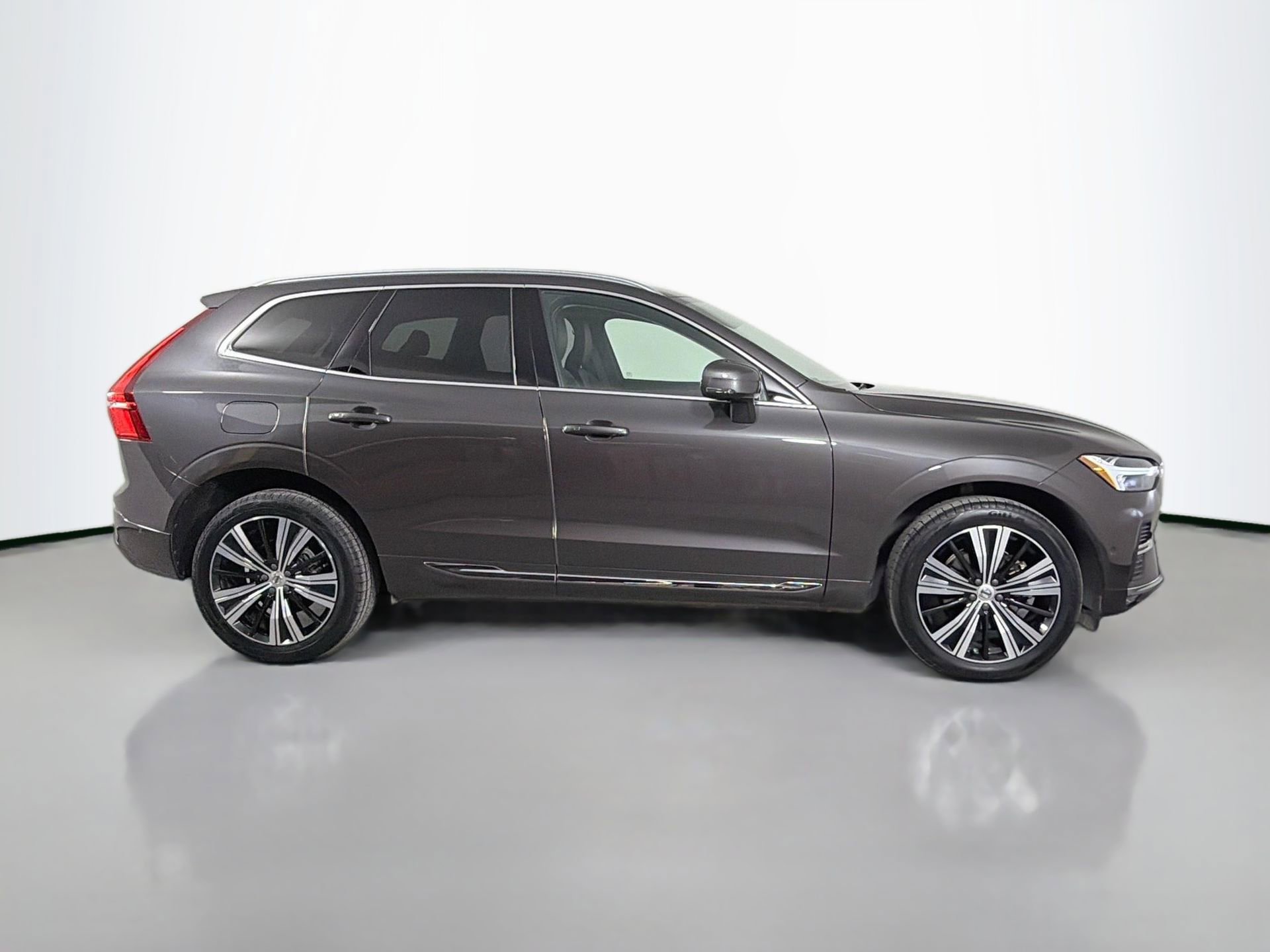 Certified 2023 Volvo XC60 B5 Ultimate w/ Protection Package FWD image 5