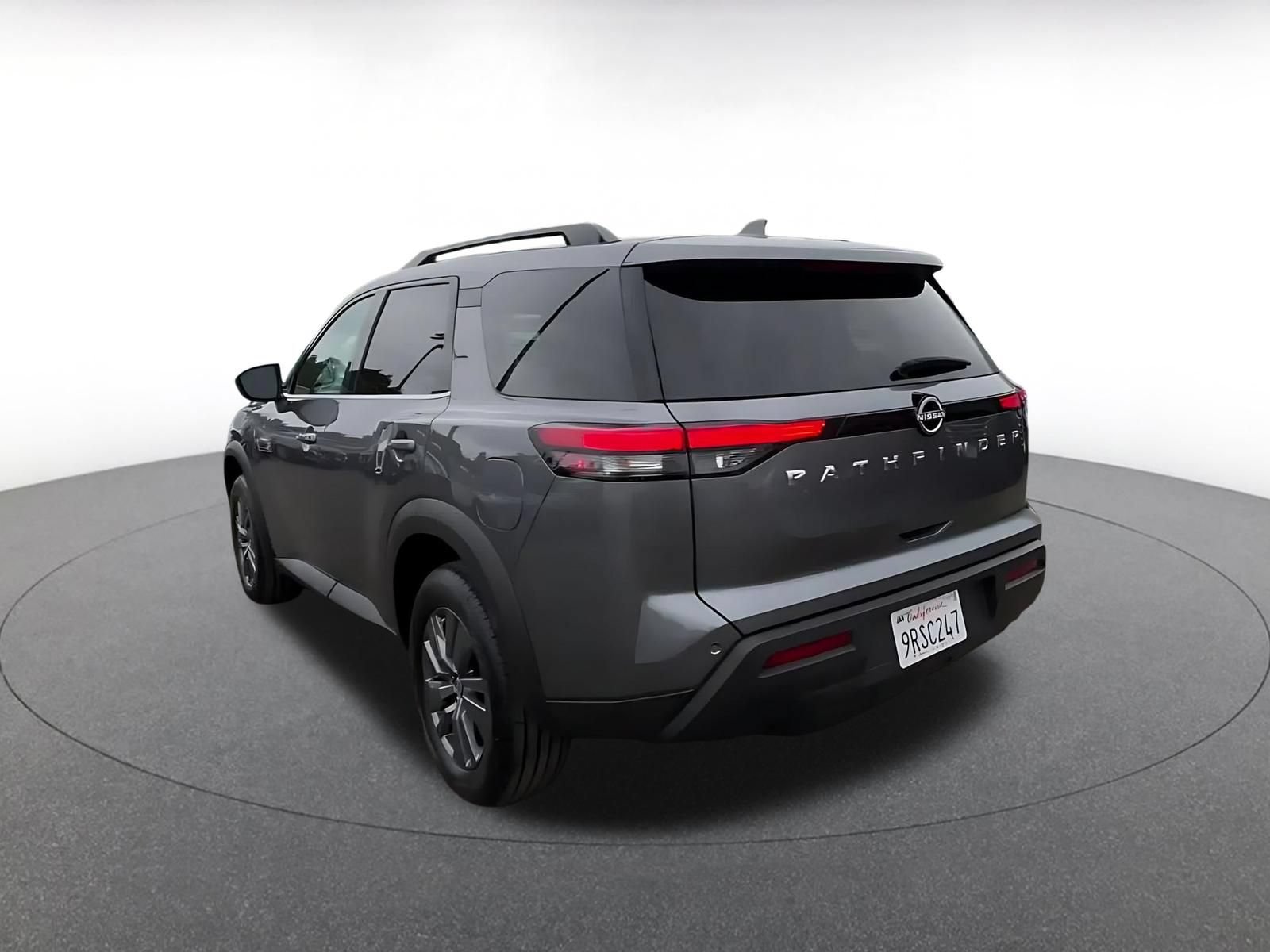 Used 2025 Nissan Pathfinder SV FWD image 11