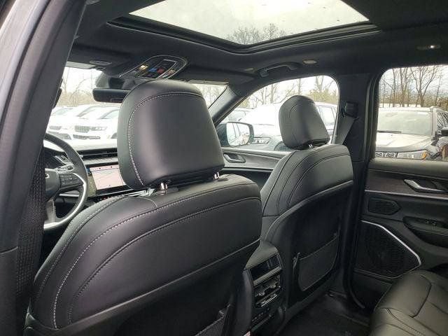 New 2026 Jeep Grand Cherokee Limited w/ Limited Altitude Package AWD/4WD image 11