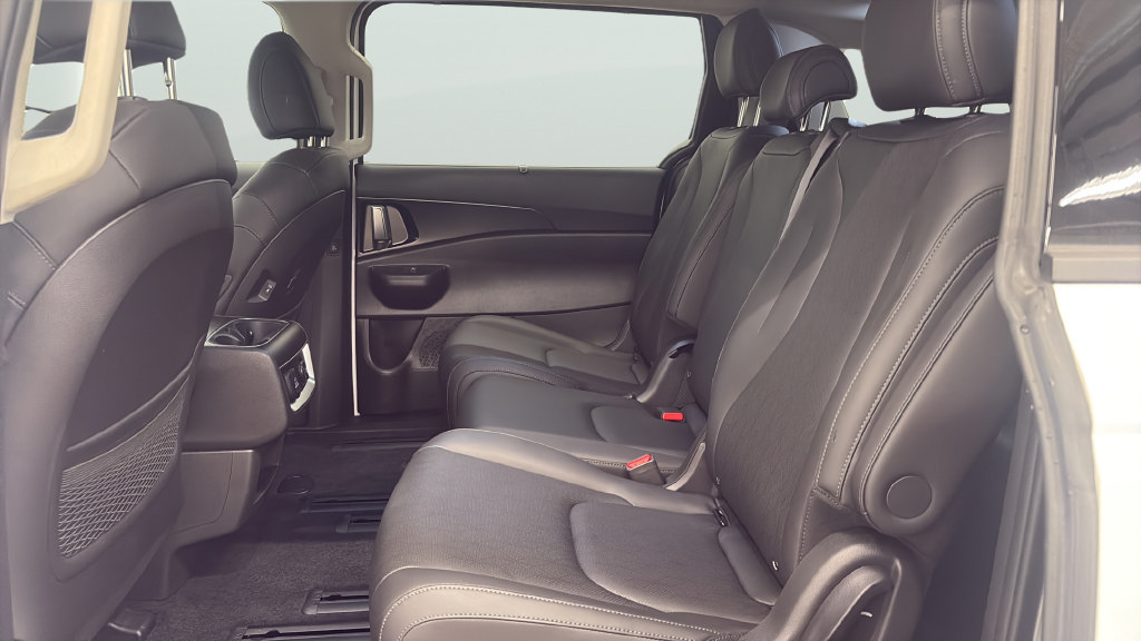 Certified 2026 Kia Carnival SX w/ SX Dark Edition Package FWD image 19