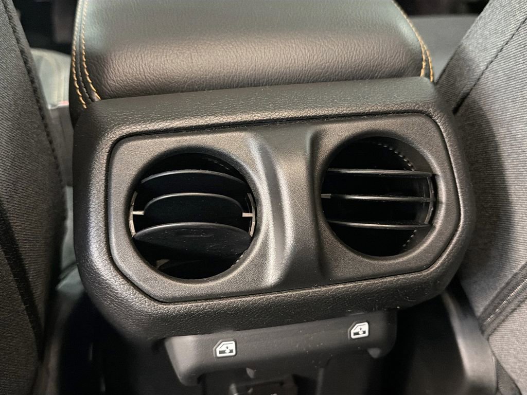 Used 2025 Jeep Wrangler Unlimited Sahara AWD/4WD image 23