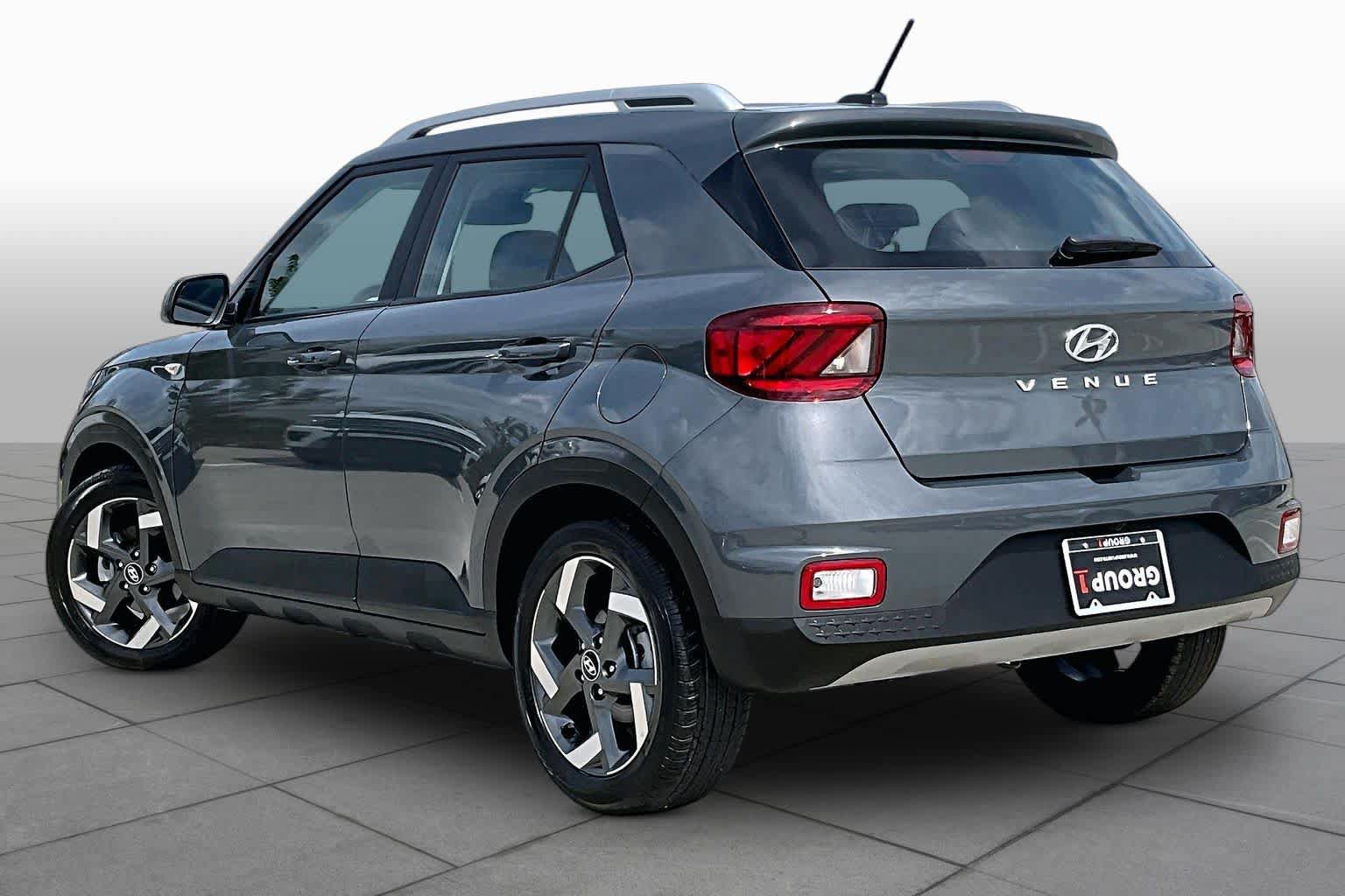 Used 2026 Hyundai Venue SEL FWD image 12