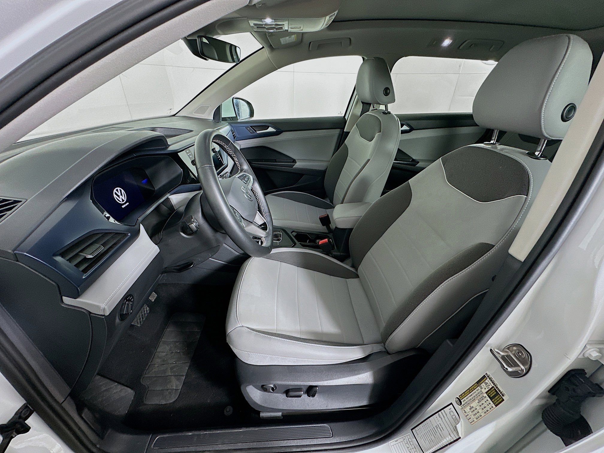 Used 2024 Volkswagen Taos SE image 13