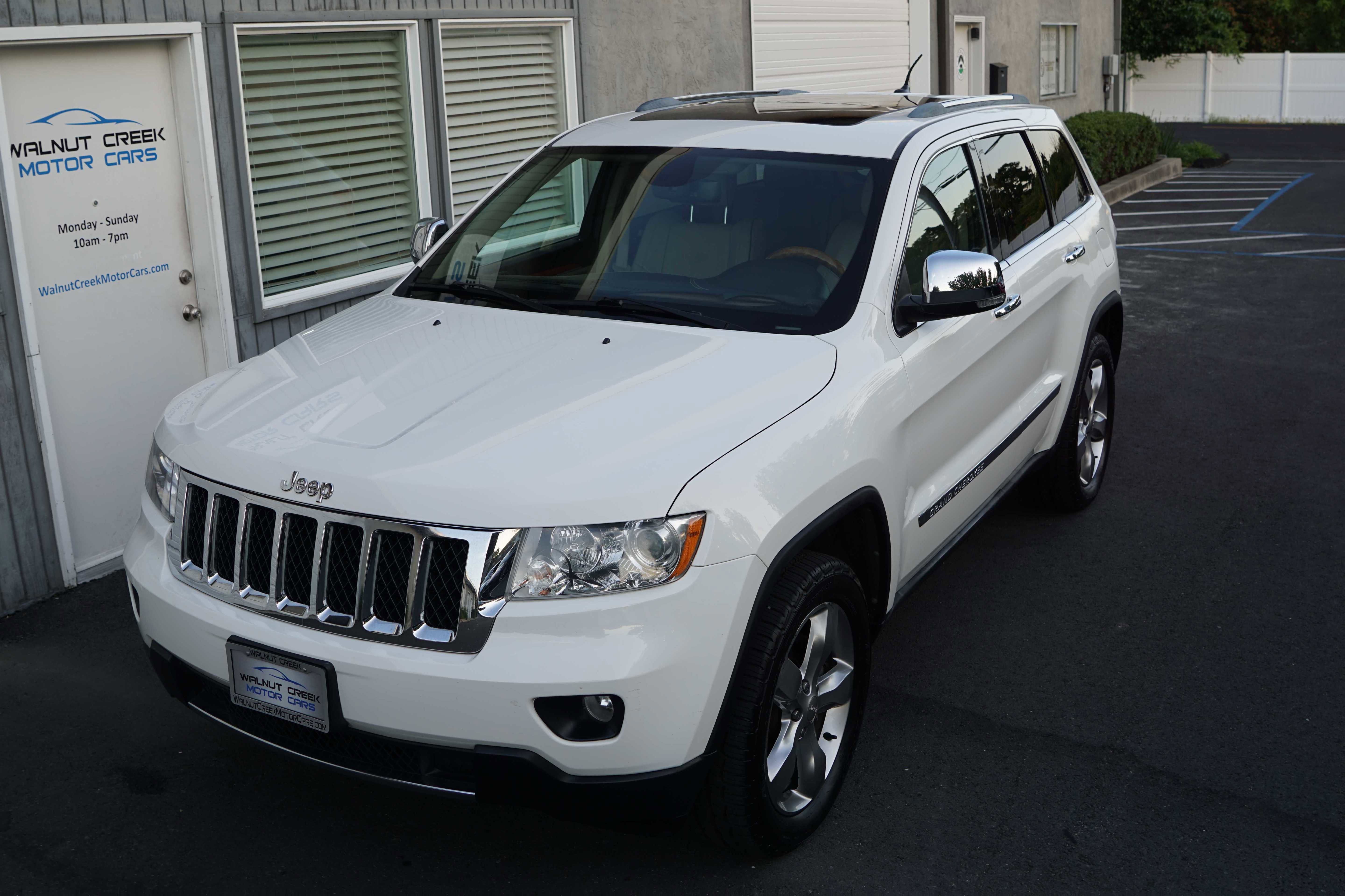 Used 2012 Jeep Grand Cherokee Overland image 3