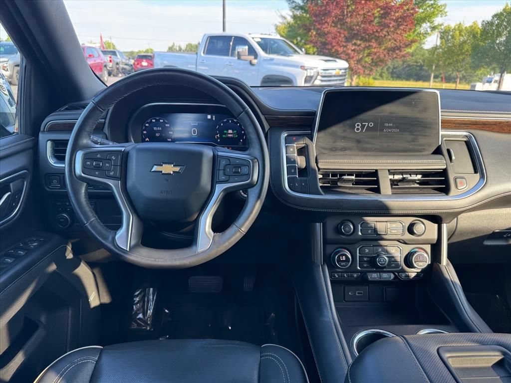 Used 2022 Chevrolet Suburban Premier AWD/4WD image 16