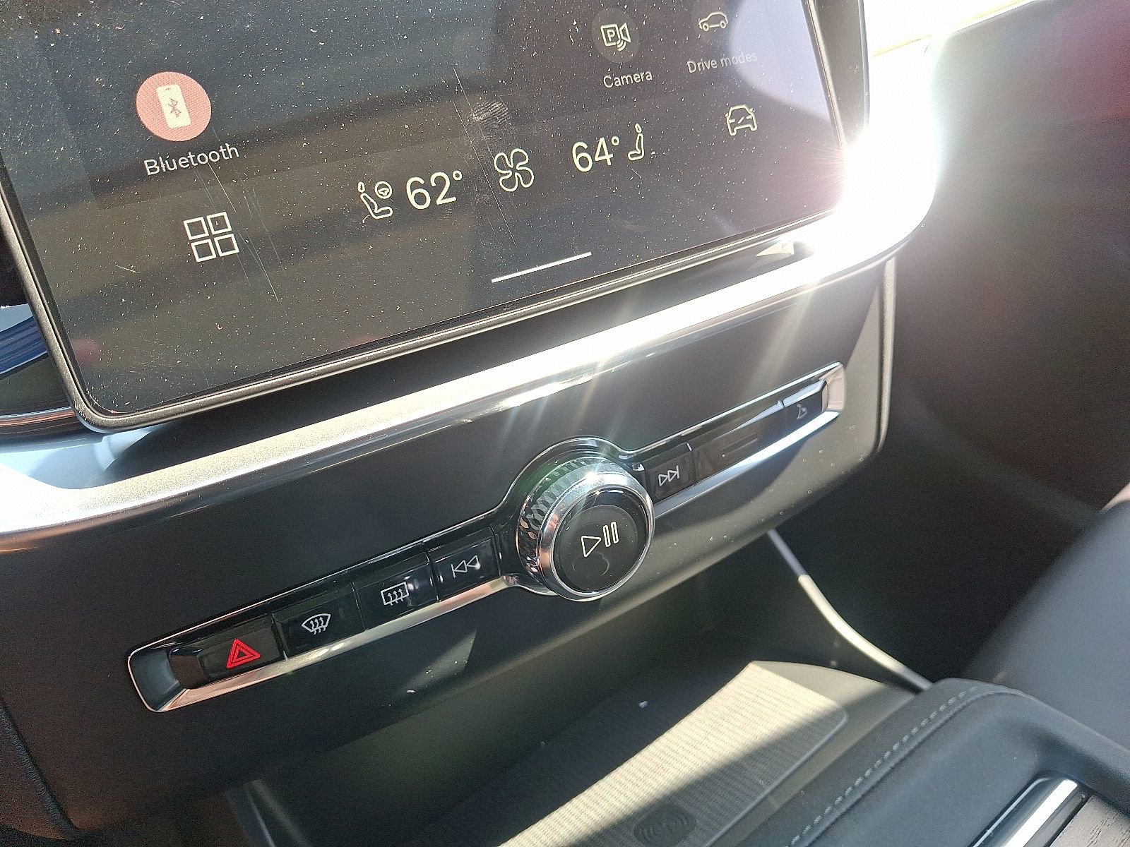 New 2026 Volvo XC90 B6 Plus w/ Protection Package Premier image 16