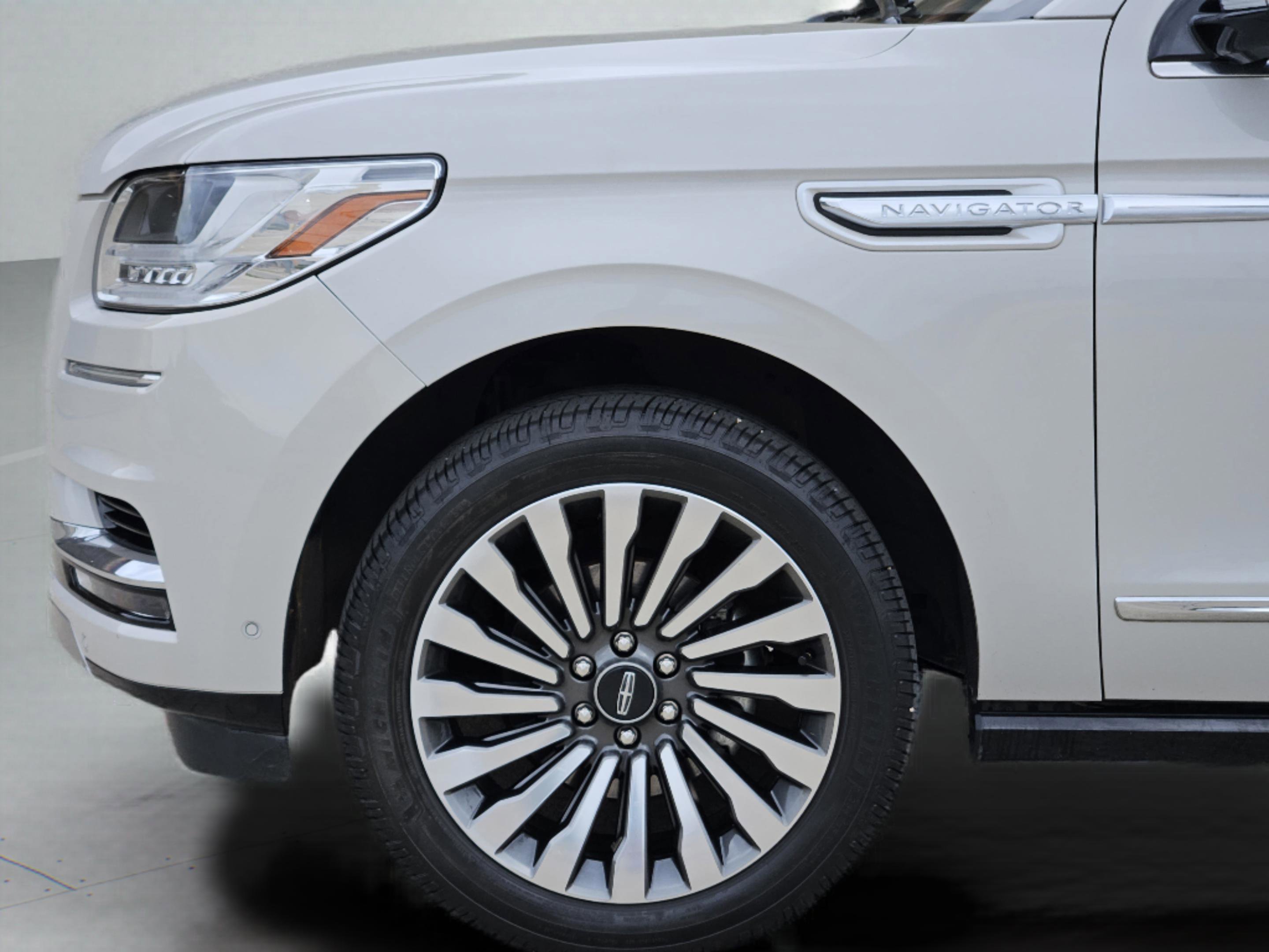 Used 2019 Lincoln Navigator Reserve AWD/4WD image 12
