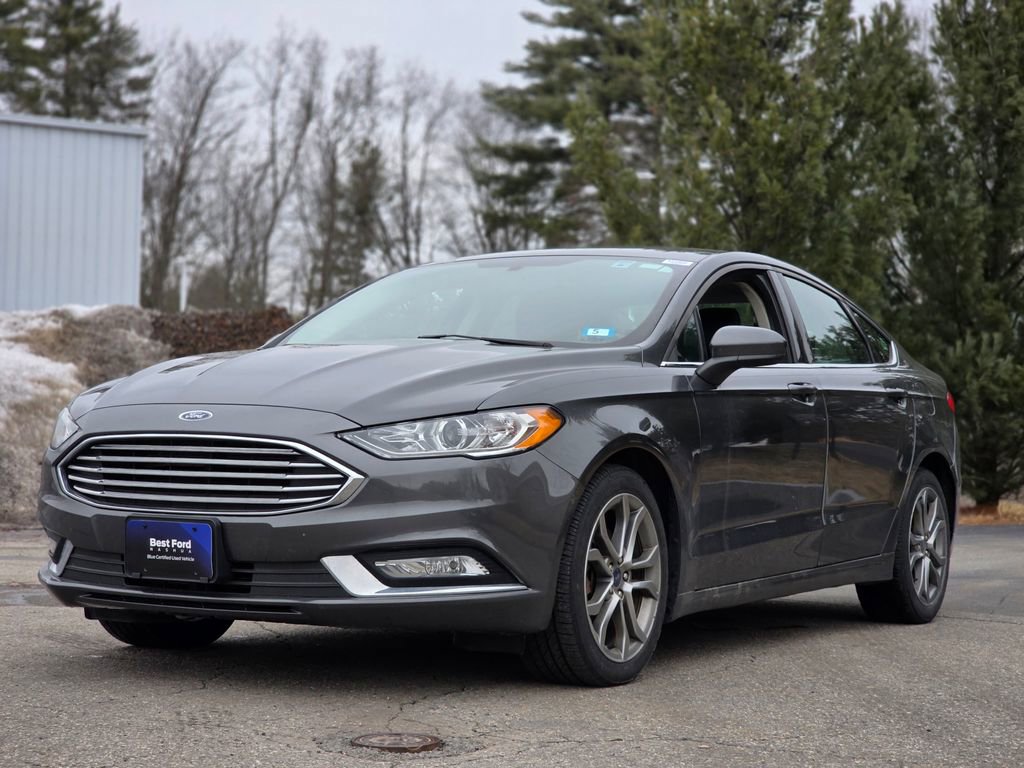 Used 2017 Ford Fusion SE w/ Equipment Group 201A image 3