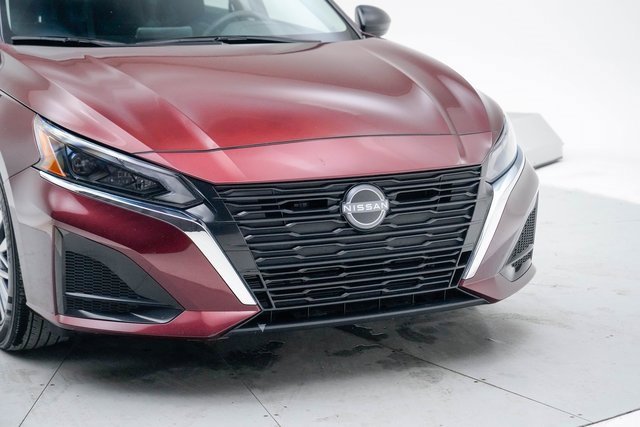 Used 2025 Nissan Altima 2.5 SV image 12