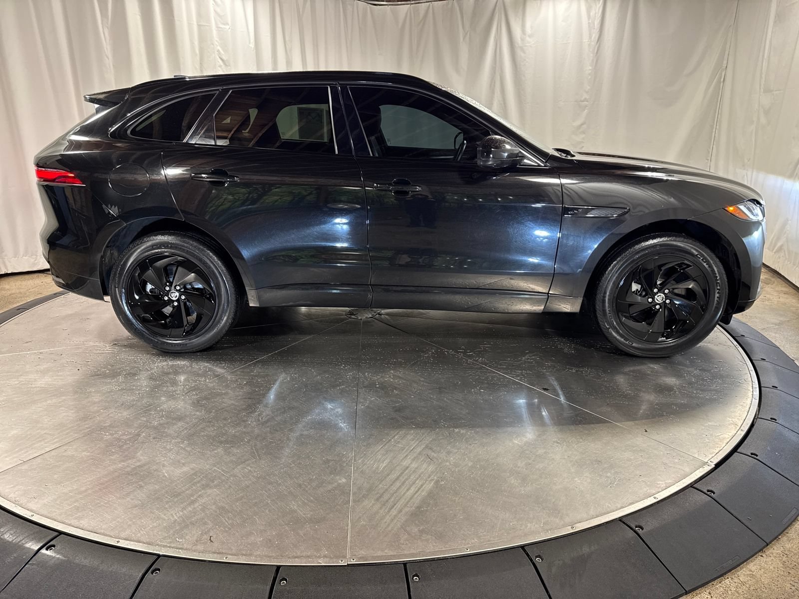 Used 2025 Jaguar F-PACE R-Dynamic S AWD/4WD image 6