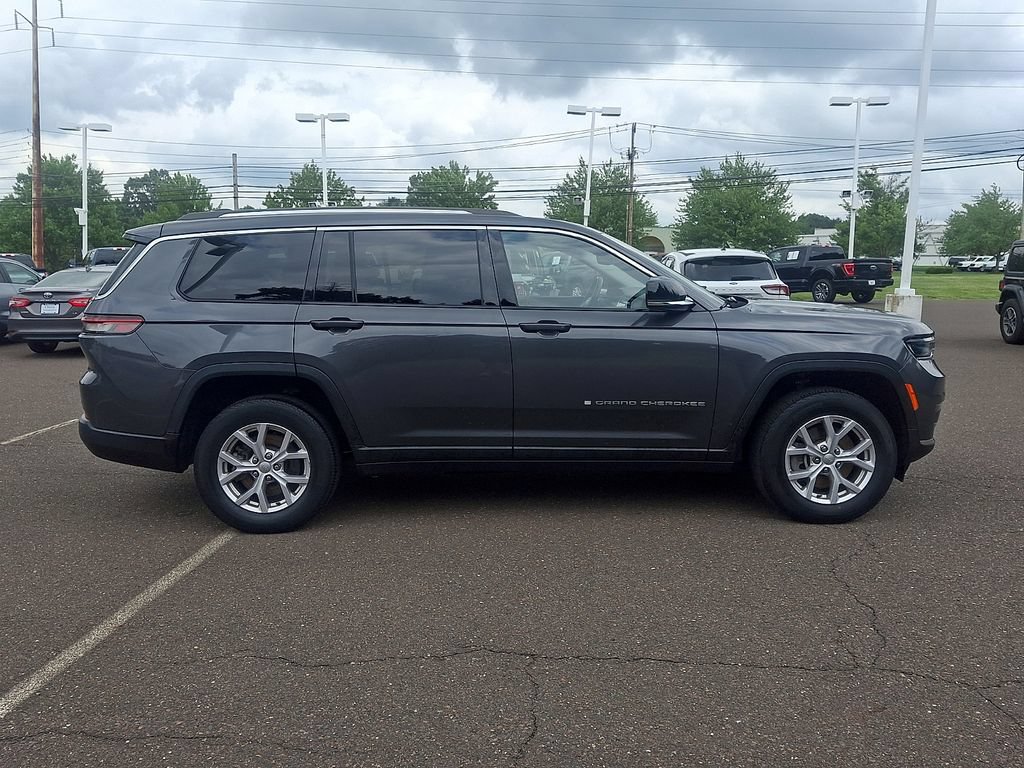 Used 2022 Jeep Grand Cherokee L Limited AWD/4WD image 10