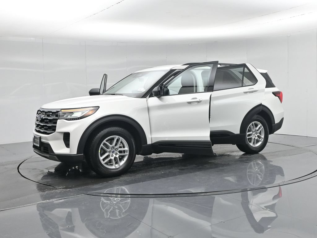 New 2026 Ford Explorer Active RWD image 5