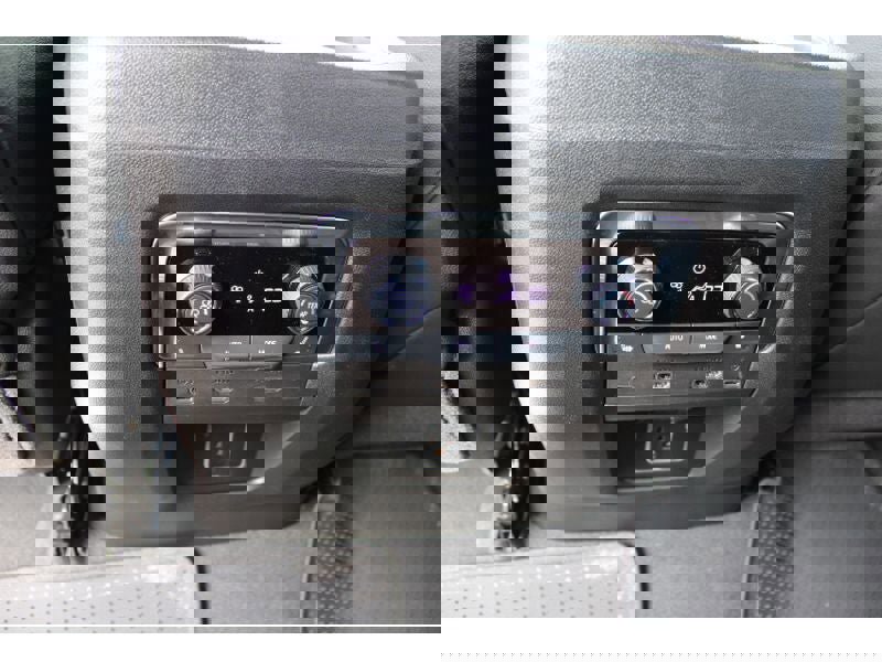 New 2025 Chevrolet Suburban Premier image 21