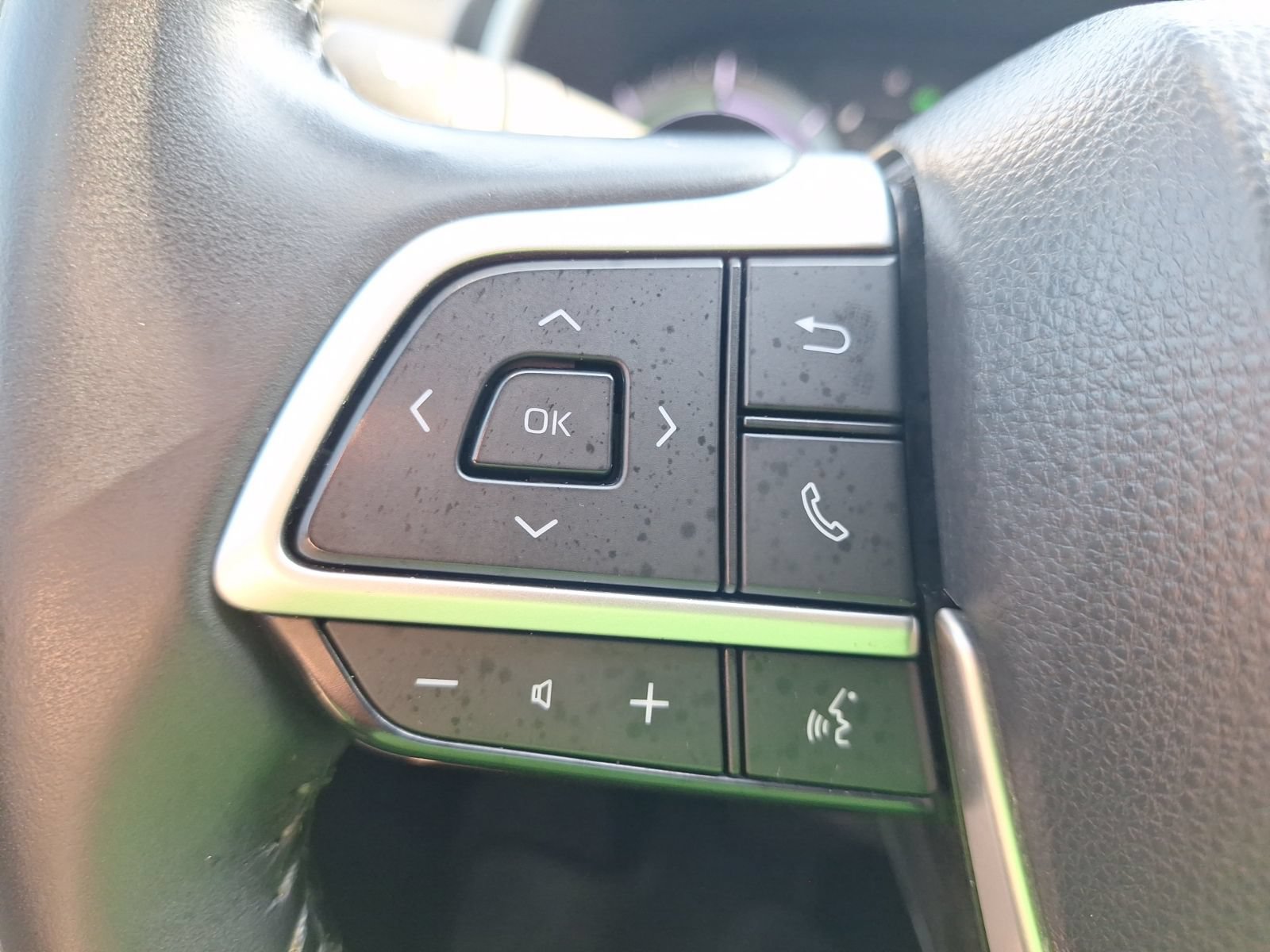 Used 2022 Toyota Highlander XLE FWD image 22