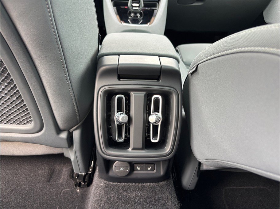 Used 2022 Polestar Polestar 2 w/ Plus Package AWD/4WD image 39