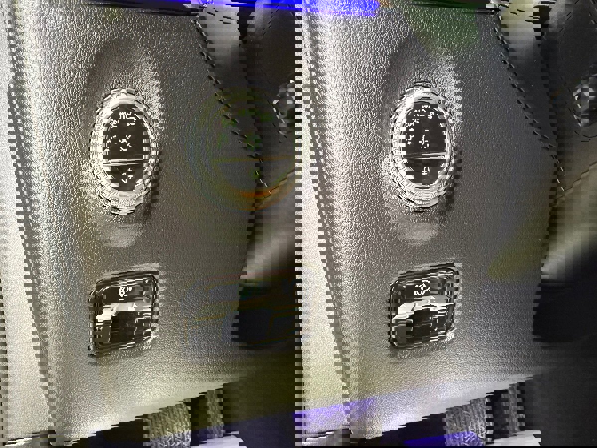 Used 2023 Mercedes-Benz C 300 4MATIC Sedan w/ Exclusive Trim Package image 28