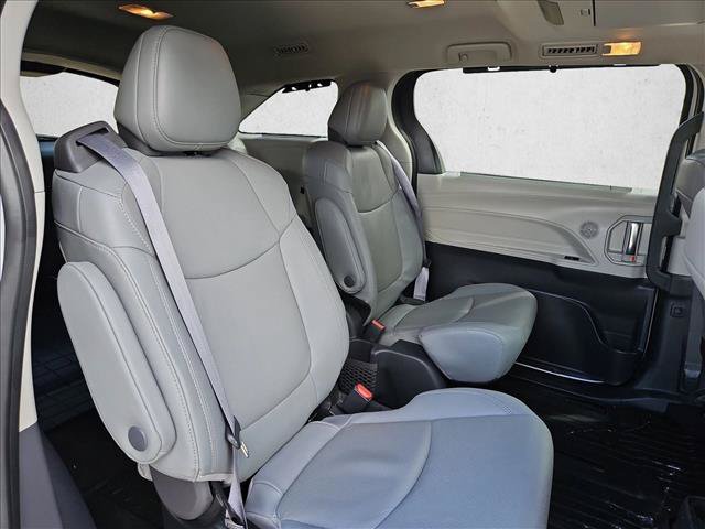 Used 2023 Toyota Sienna Limited AWD/4WD image 21
