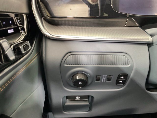 Used 2023 Jeep Grand Wagoneer Series II AWD/4WD image 21