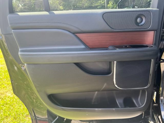 Used 2023 Lincoln Navigator L Reserve AWD/4WD image 23