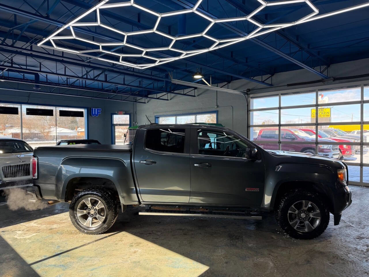 Used 2015 GMC Canyon SLE image 9