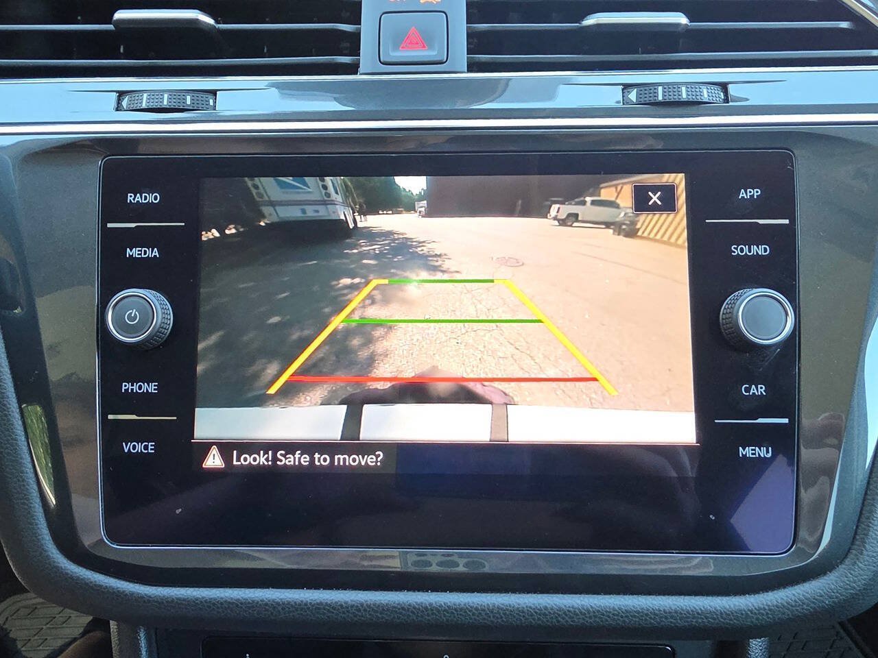 Used 2022 Volkswagen Tiguan SE FWD image 25