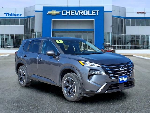 Used 2025 Nissan Rogue SV image 2