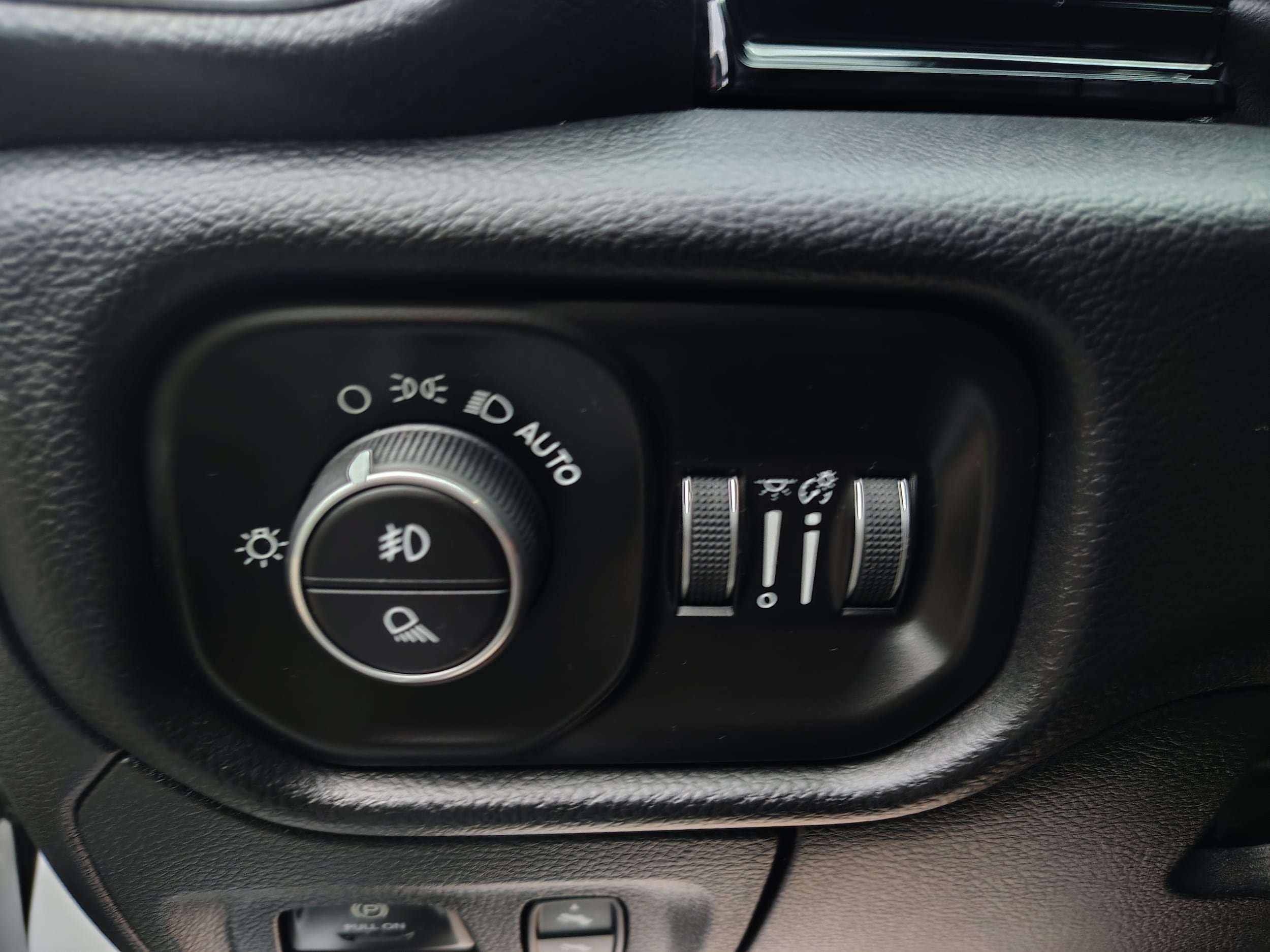 Used 2025 RAM 1500 Laramie AWD/4WD image 22