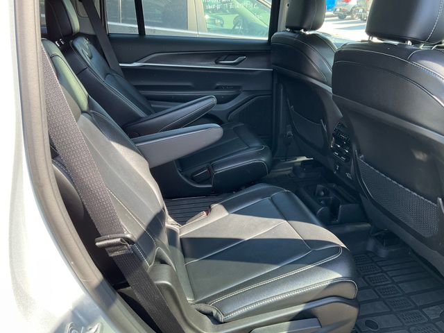 Used 2023 Jeep Grand Cherokee L Limited w/ Black Appearance Package image 9