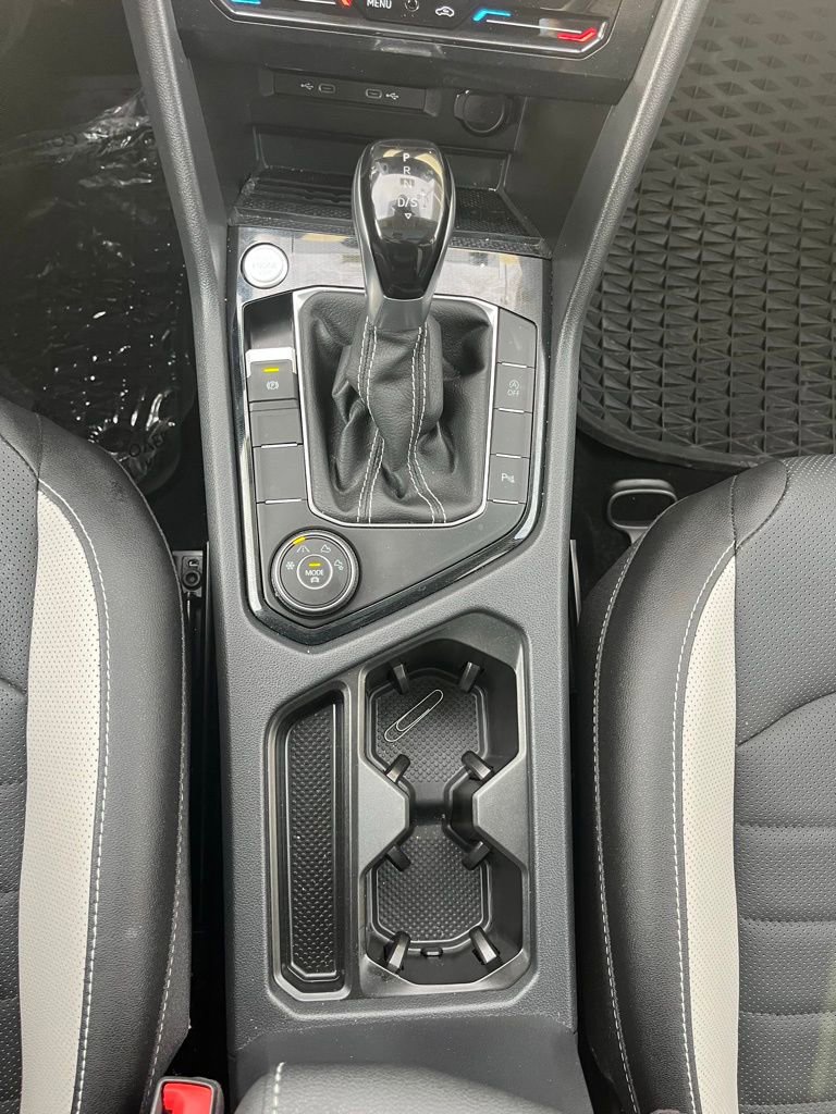 Certified 2025 Volkswagen Taos SEL AWD/4WD image 13