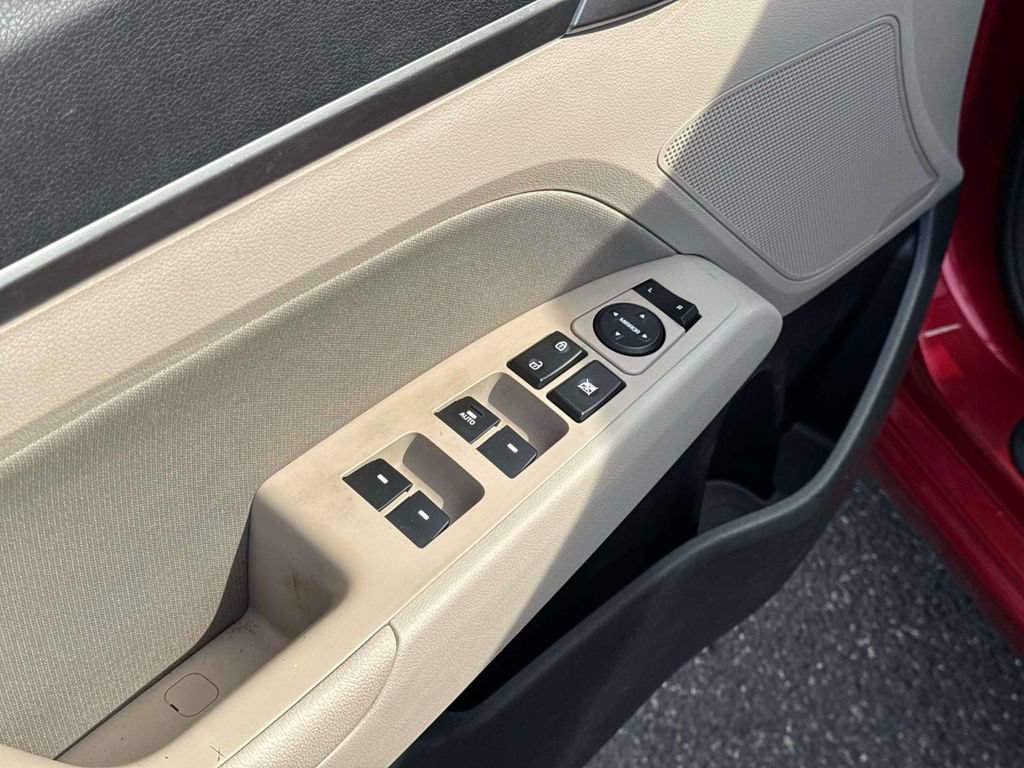 Used 2020 Hyundai Elantra Value Edition FWD image 18