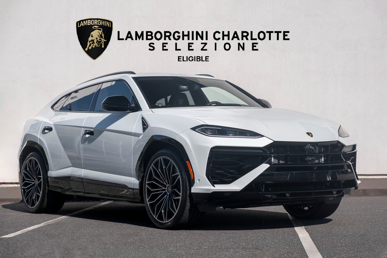 Used 2025 Lamborghini Urus SE AWD/4WD image 1