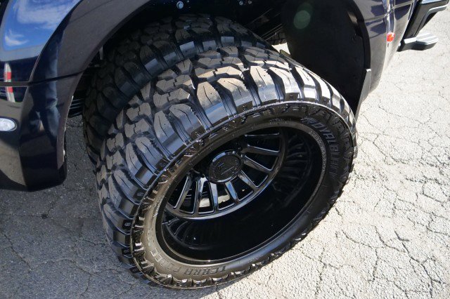 Used 2025 Ford F450 Platinum w/ FX4 Off-Road Package image 47