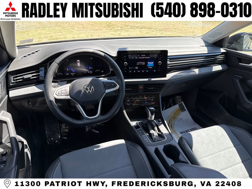 Used 2025 Volkswagen Jetta SE w/ Sunroof Package image 13